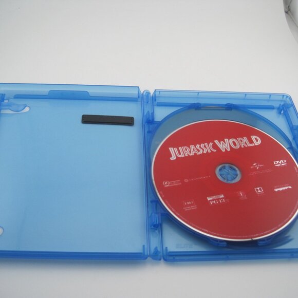 Jurassic World (Blu-ray & DVD) (widescreen) (Universal Pictures) (PG-13) (2014) - Picture 4 of 5